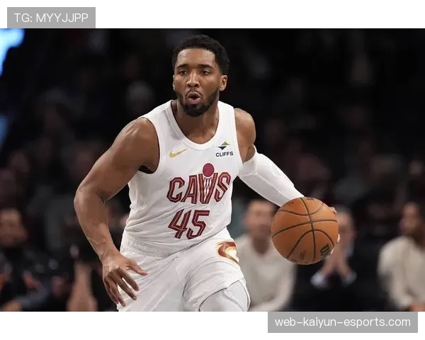 多诺万·米切尔突破拉开防守空间提升球队关键时刻得分能力