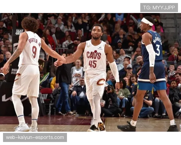 哈登利用挡拆提升突破效率，关键回合得分拉开对手差距