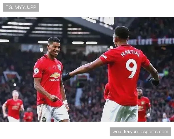 曼联更衣室矛盾再度曝光，球队竞技稳定性面临考验，赛季走势受到制约。